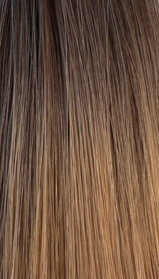 Richy Hair Swift weft är en tunn och mjuk butterfly weft, ger både volym och längd enkelt och skonsamt. Dubbelsidig hårträns. Mörkblond kall rot med sandfärgad längd i 50cm. 